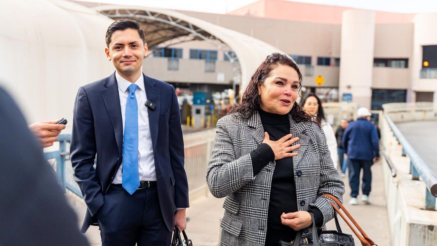 Madre mexicana regresa a EE.UU. después de estar separada de sus hijos por 14 años