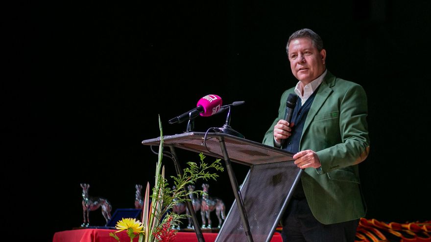 García-Page acude a un campeonato de galgos para defender la caza sin "telarañas ideológicas"