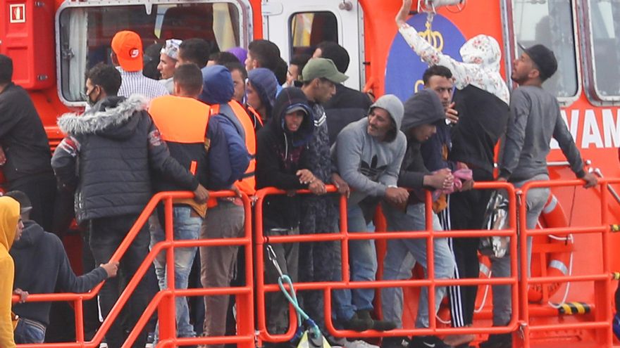 Salvamento Marítimo regresa a Arguineguín con 115 personas de 6 pateras