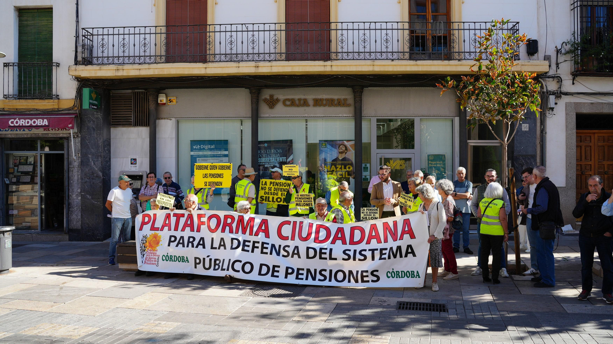 La Plataforma Ciudadana de Córdoba por las Pensiones se concentra frente al Ayuntamiento