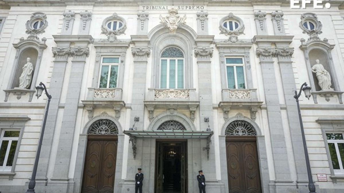 Vista de la entrada principal de la sede del Tribunal Supremo, Madrid. EFE/Borja Sánchez-Trillo
