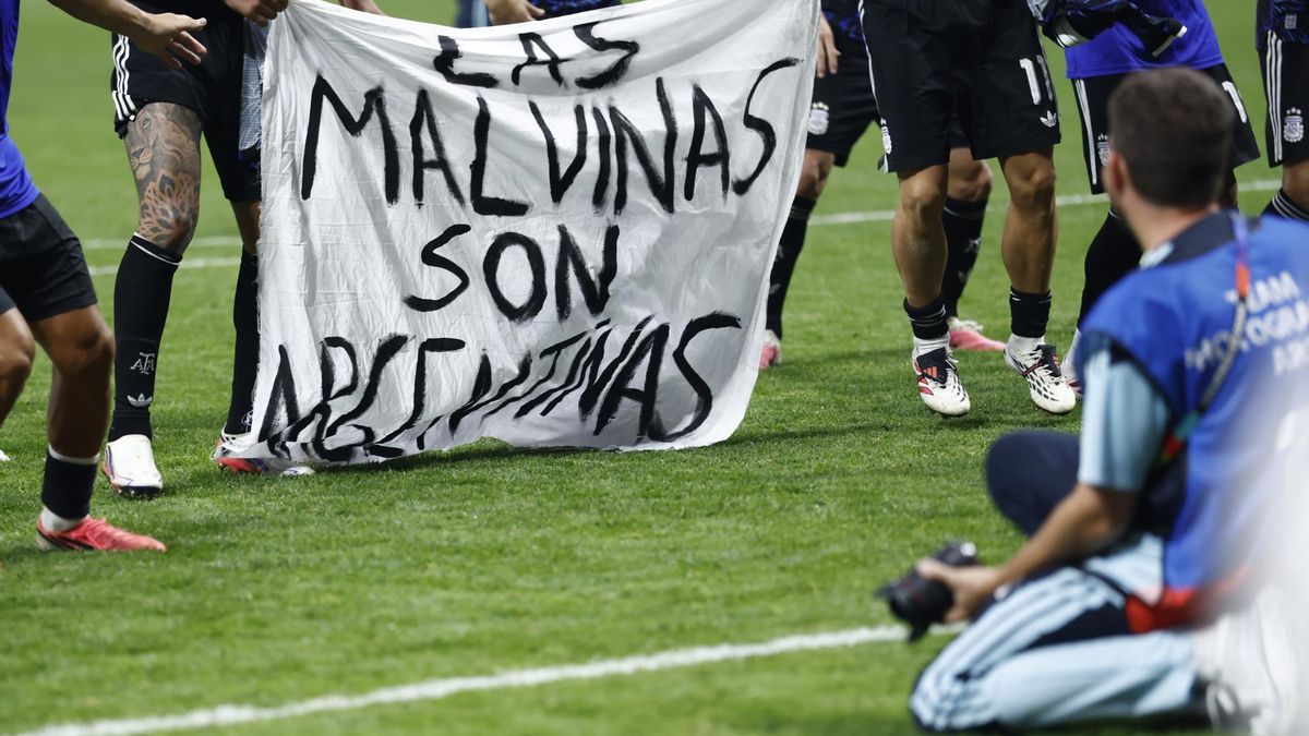 Los jugadores con la bandera
