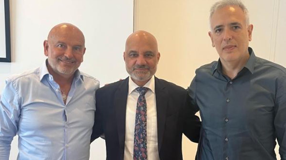 Esteban Leguizamo y Carlos Zamparolo junto al embajador indio en la Argentina. Una de las pocas fotos de la cúpula del PAMI junta.