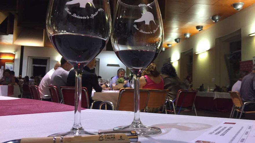 Vinos tintos en la cata