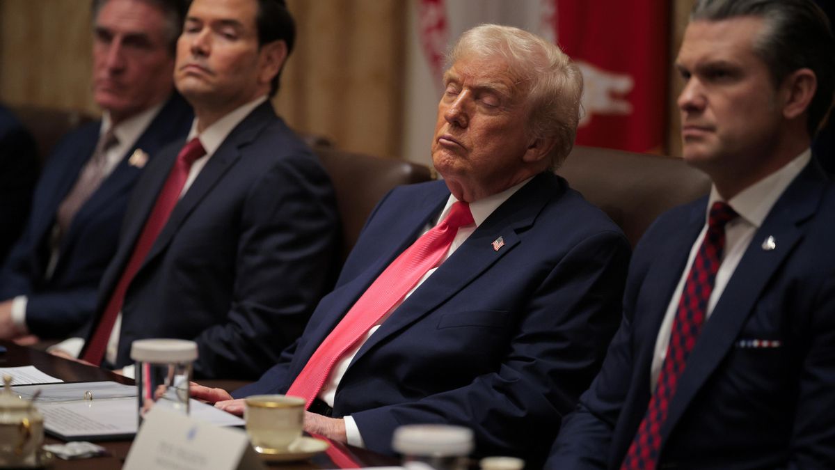 Trump se duerme en la última reunión del gabinete mientras hablaban los altos cargos