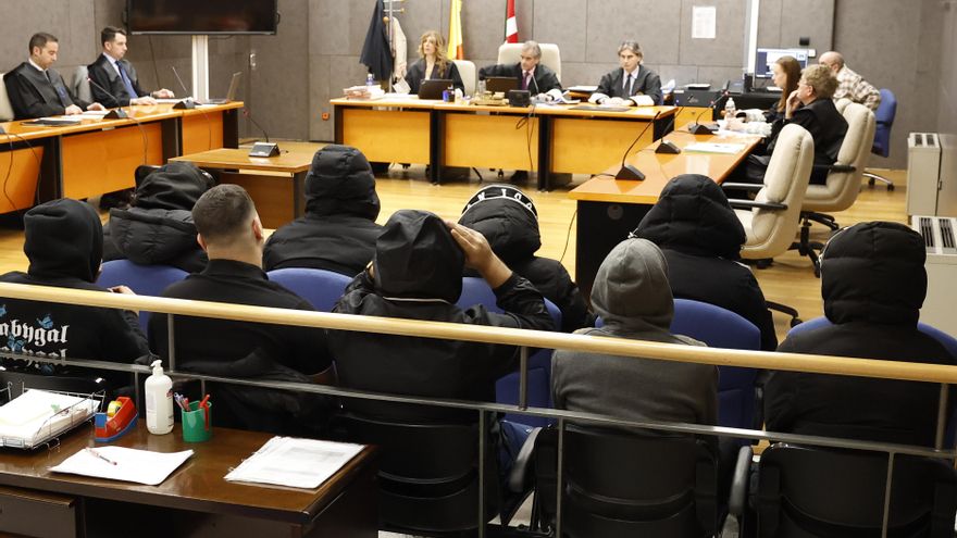 "Decir maricón no es delito de odio", sostienen las defensas de los acusados por la agresión homófoba de Basauri