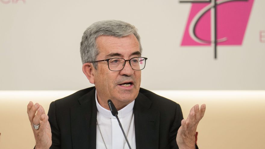 El presidente de los obispos justifica al alcalde de Vita que cantó en una verbena una canción sobre abusar de una niña