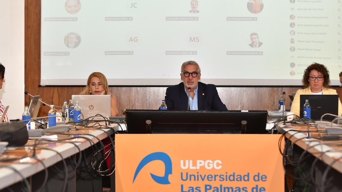 La Universidad de Las Palmas de Gran Canaria aprueba la concesión de la Medalla de Oro a la de La Laguna por su centenario