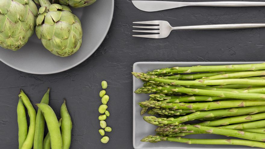 Como plato principal o en ensalada: cuatro recetas nutritivas y saludables con espárragos verdes y blancos