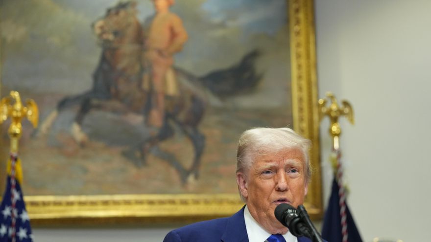 Trump afirma que sería "estúpido" rechazar el polémico avión regalado por Catar