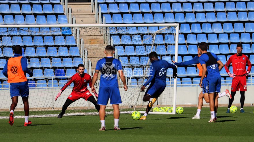 El Tenerife se desplazará hasta Castellón con 27 futbolistas