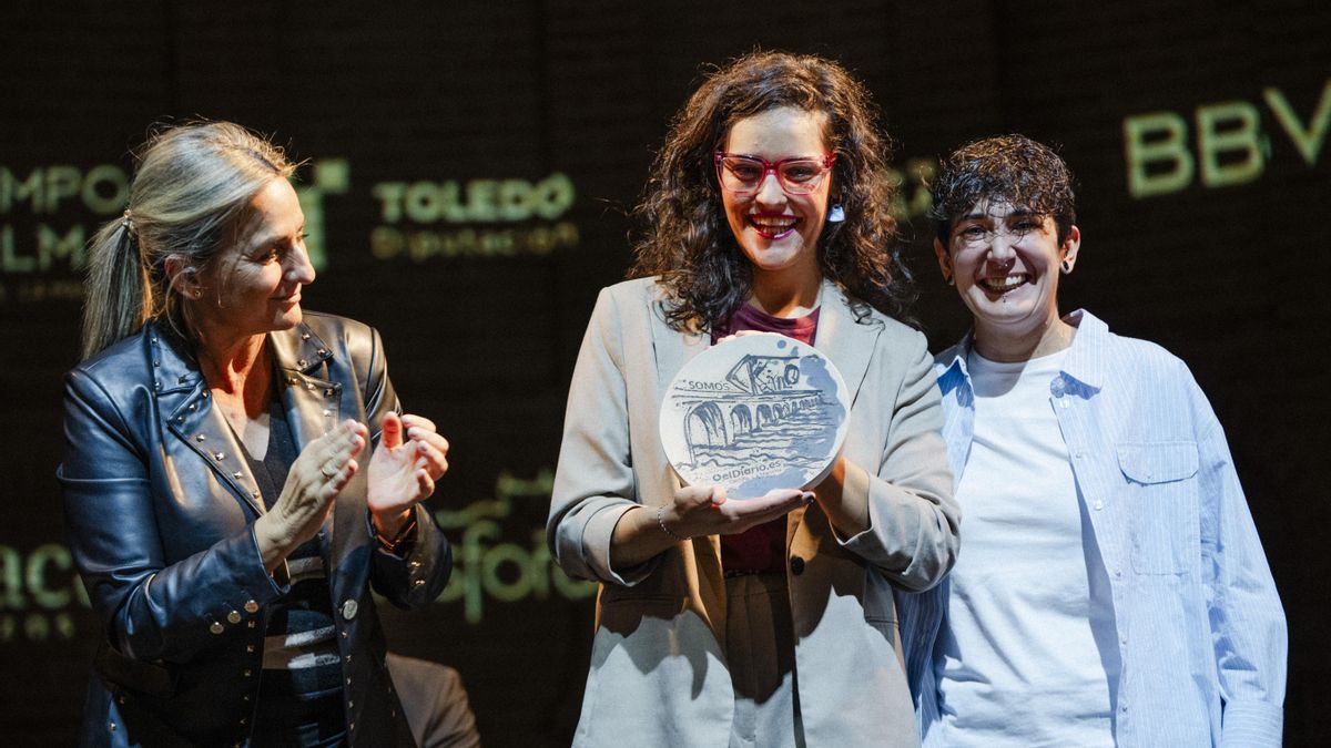 Soledad López (centro) y Jésica Alfaro (derecha), en el acto Somos km.0 de elDiario.es Castilla-La Mancha