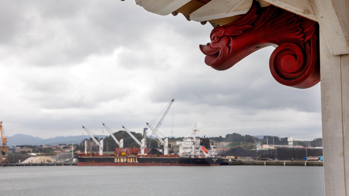 El conflicto en el Puerto de Avilés se agudiza y los estibadores piden la dimisión del presidente de la Autoridad Portuaria