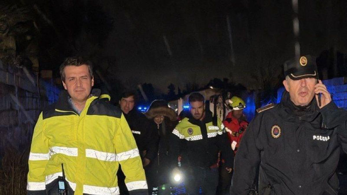 El alcalde de Córdoba llama a la prudencia por la crecida de los ríos y la evolución "difícil de pronosticar"