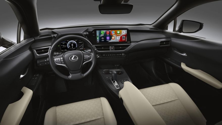 La consola central del Lexus UXe es más limpia y dispone de controles más integrados.