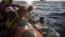 El Gobierno amenaza al Open Arms con multas de hasta 901.000 euros si rescata en el Mediterráneo