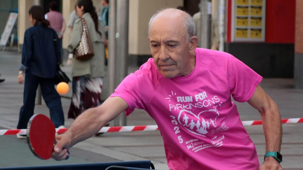 Alzheimer León propone ‘Dar un golpe al olvido’ y pone en valor los beneficios del tenis de mesa