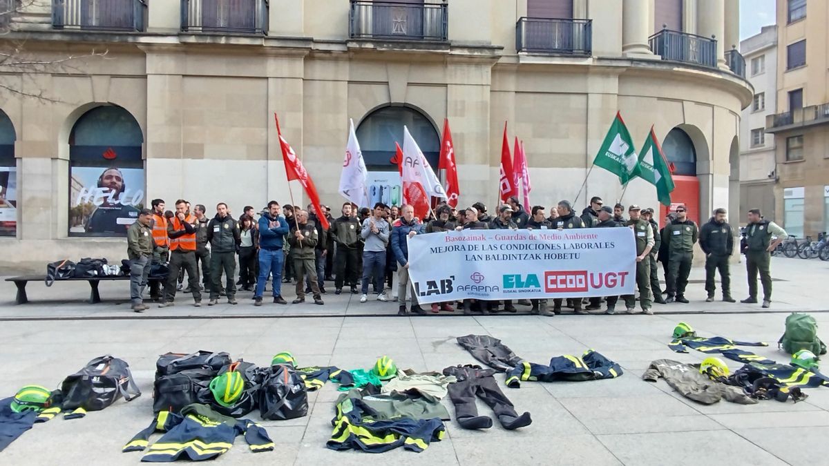 Guardas de Medio Ambiente se concentran para reclamar al Gobierno de Navarra más personal y mejoras salariales