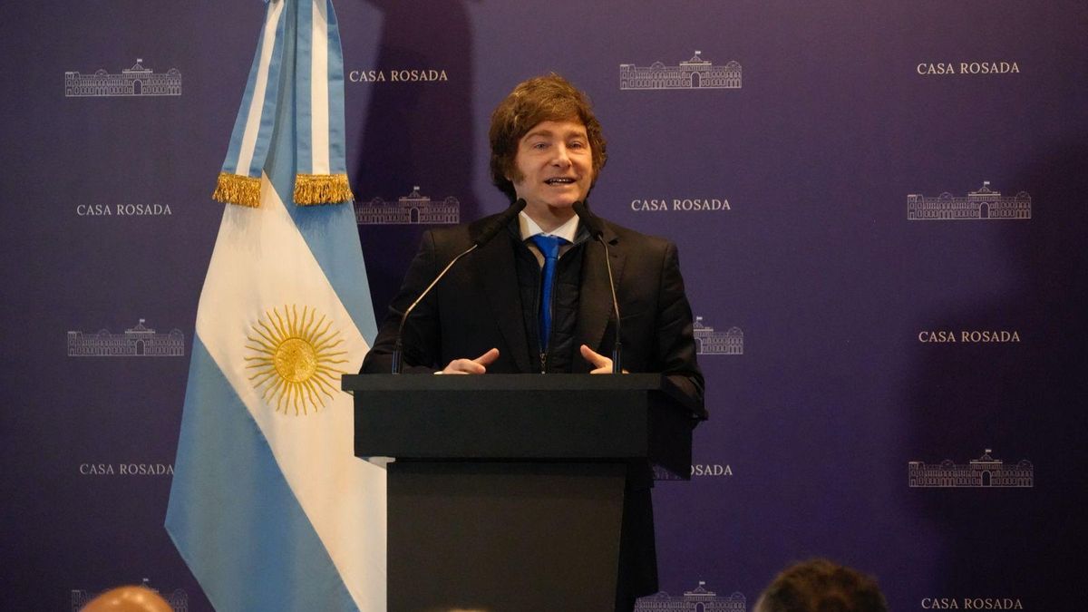 Javier Milei reunido con legisladores de La Libertad Avanza en la Casa Rosada.