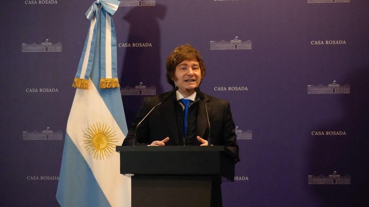 Milei recibe a sus legisladores en la Casa Rosada en busca de una reforma clave en el Banco Central