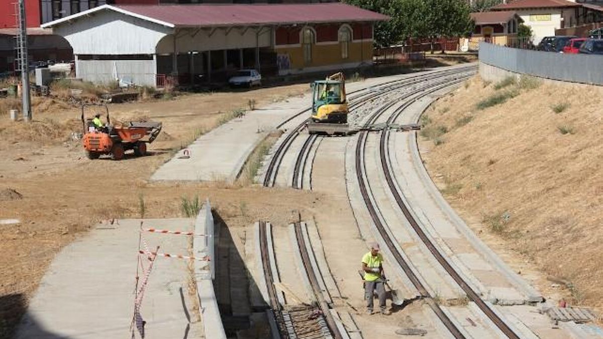 Todos los alcaldes leoneses de la línea de Feve y la Junta se alinean contra el enterramiento de las vías del Gobierno
