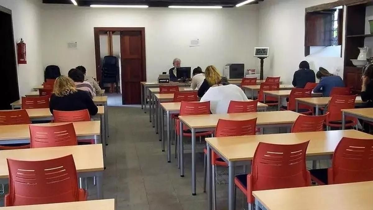 Imagen de archivo de alumnado en un aula.