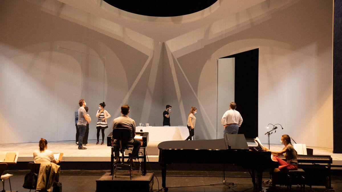 Ensayo del montaje de Cosi fan tutti de la Maestranza