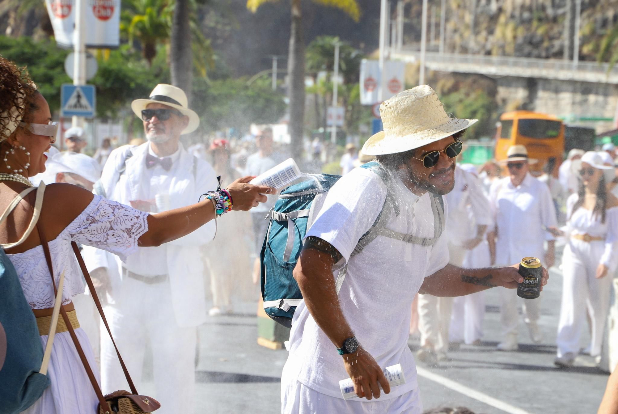 60.000 indianos transforman Santa Cruz de La Palma en La Habana por un día. EFE/Luis G. Morera