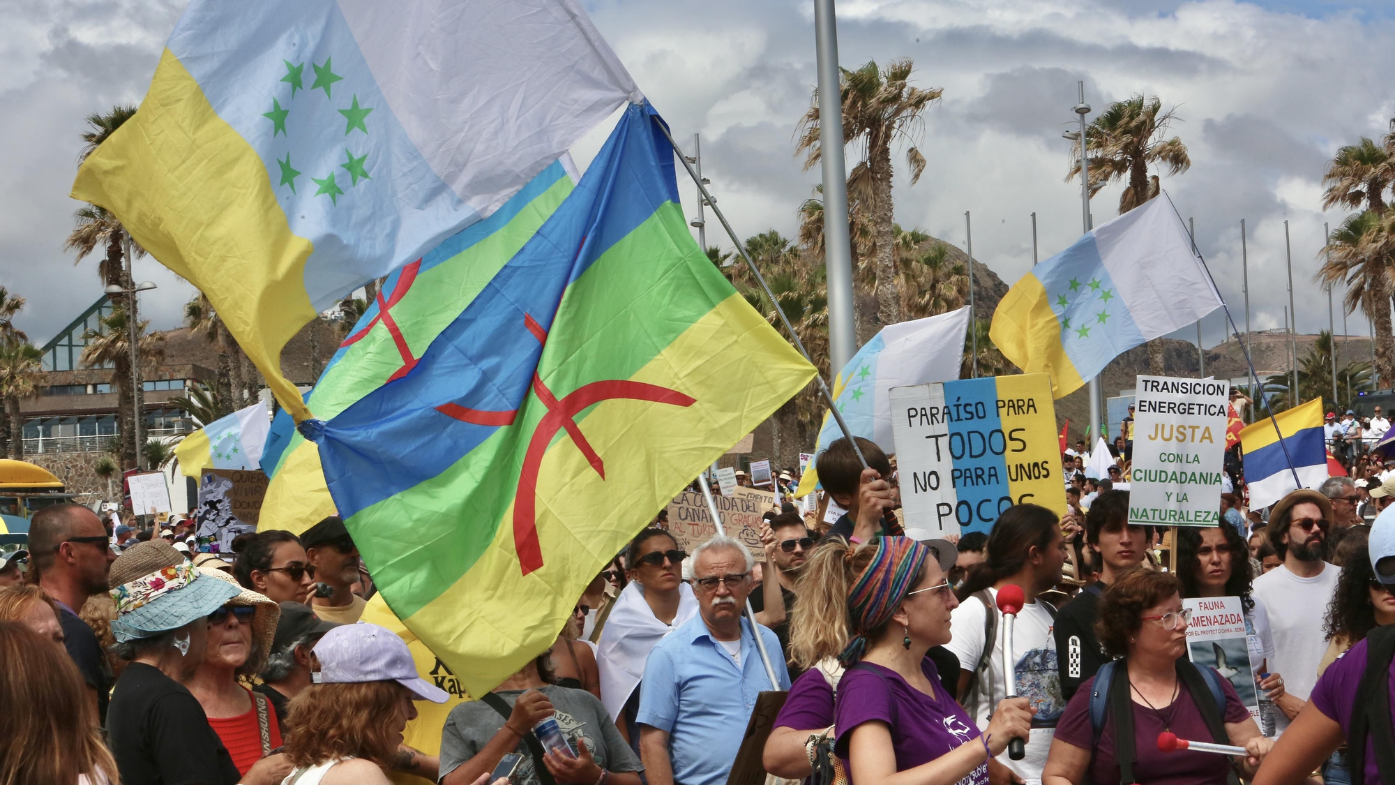 Manifestación en Gran Canaria bajo el lema 'Canarias tiene un límite'
