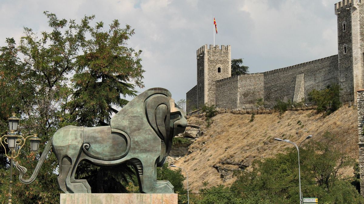 Los muros del Castillo de Skopie guardan desde lo alto el laberinto del Barrio Otomano.