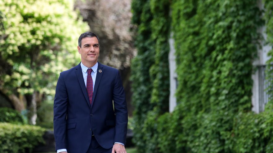 Pedro Sánchez, presidente del Gobierno, en los jardines del Palacio de la Moncloa