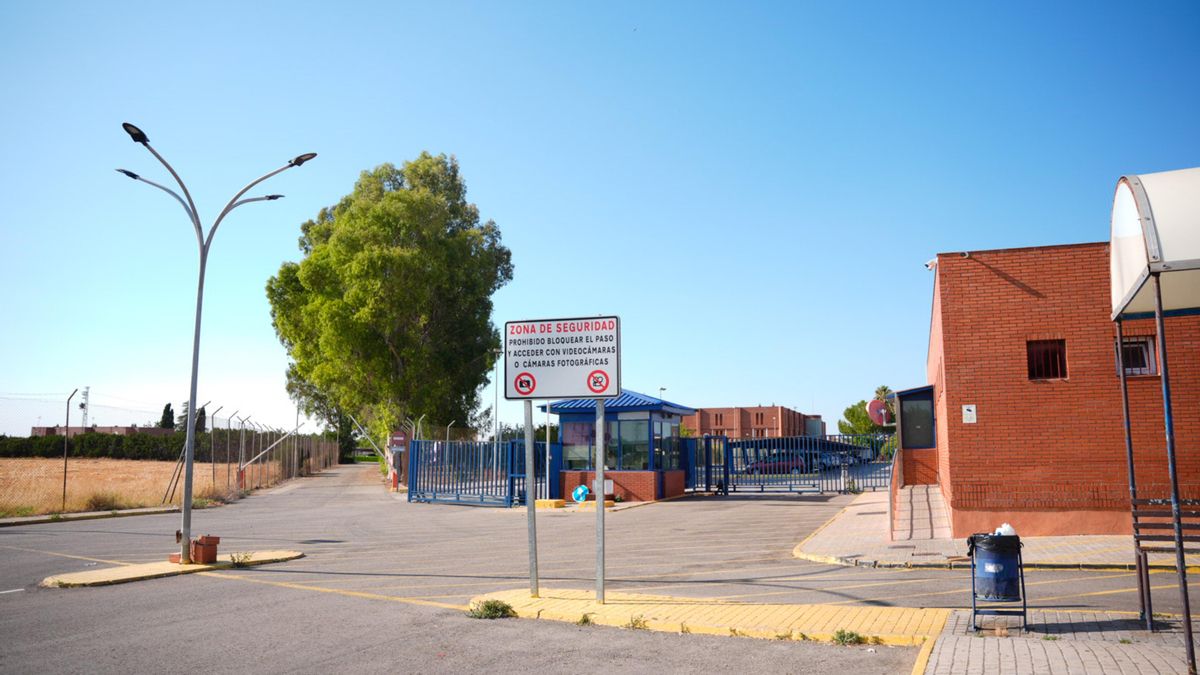 El joven detenido por asesinar a una mujer en Bormujos agrede tras su ingreso en prisión a tres funcionarios