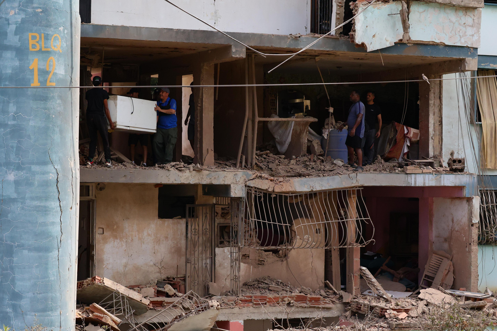 Imagen de un edificio de viviendas destruido por el bombardeo estadounidense en La Guaira (Venezuela).