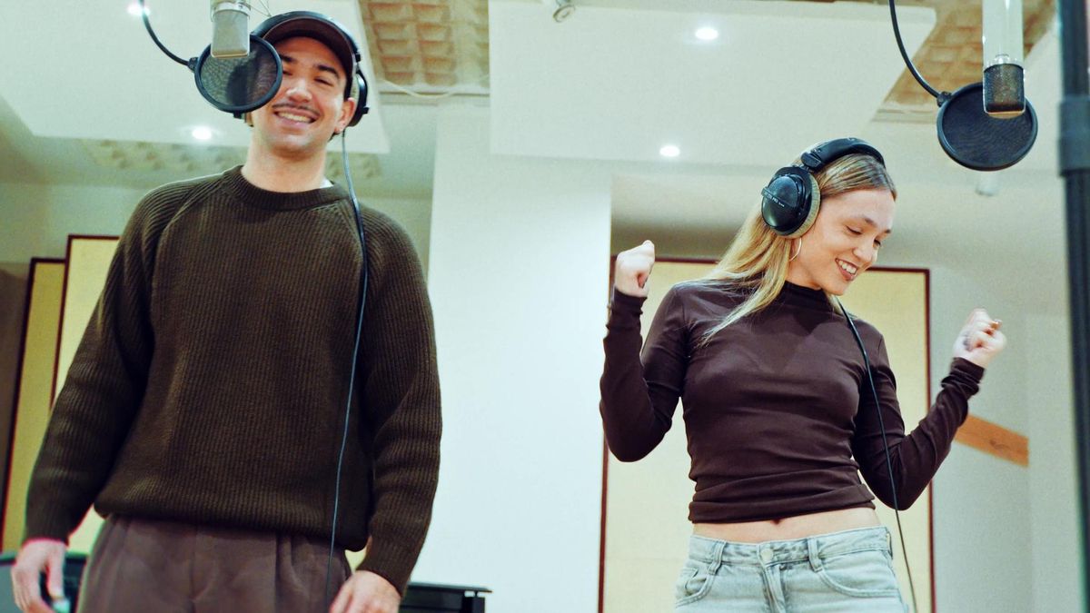 Abril, Figa Flawas i Botifarra posen veu a la cançó del Festivern, 'Ai, mareta'.