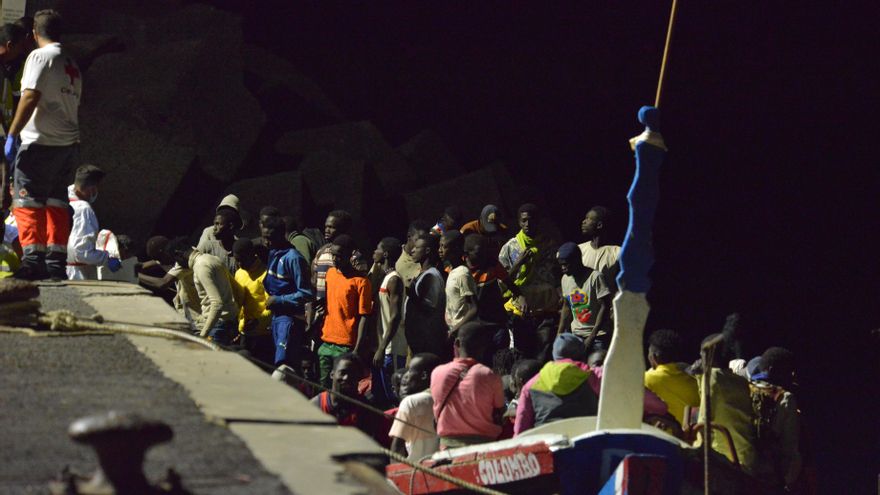 El cayuco que llegó a El Hierro este martes con 173 personas a bordo