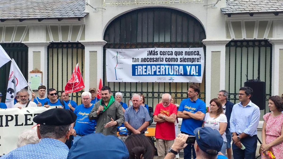 Manifestación exigiendo la reapertura del Canfranc