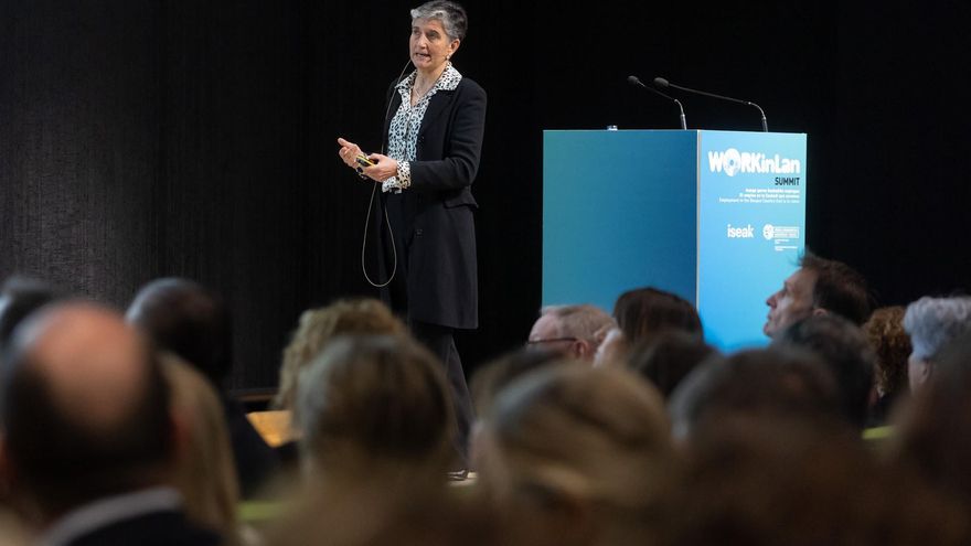 La economista Sara de la Rica durante la presentación del Libro Blanco del Empleo.