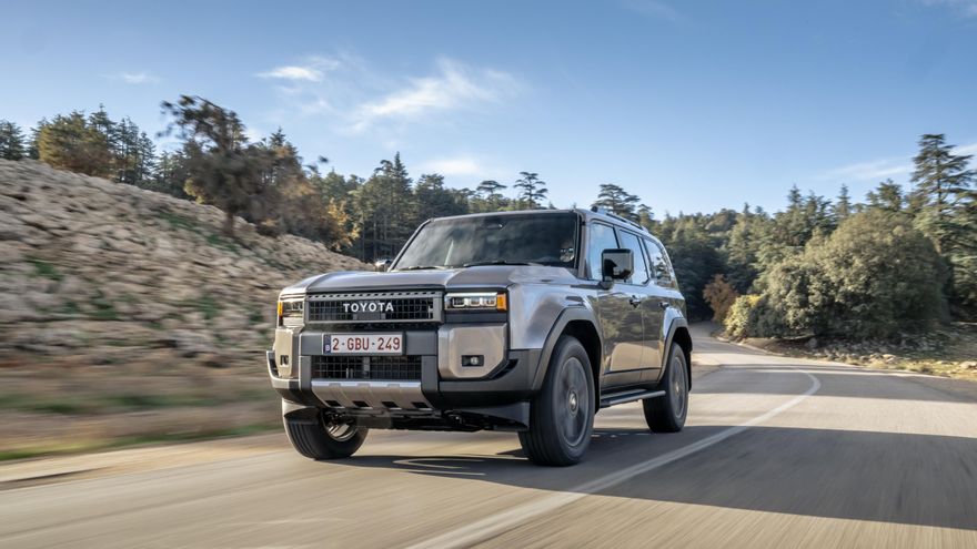 El Toyota Land Cruiser estrena hibridación ligera y etiqueta Eco