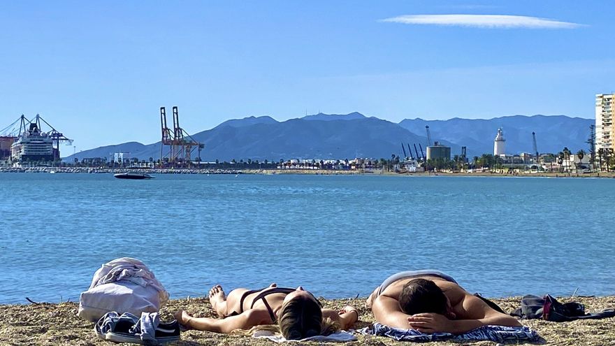 Cuatro de cada diez españoles creen que el bronceado es sinónimo de belleza o salud