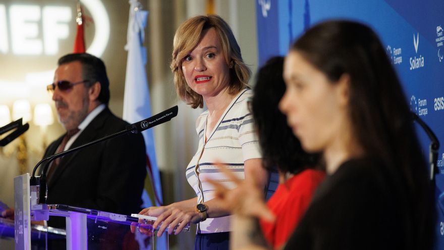 La ministra de Educación, Formación Profesional y Deportes, Pilar Alegría, interviene durante un desayuno informativo de Nueva Economía Fórum, en el Hotel Mandarin Oriental Ritz, a 5 de julio de 2024, en Madrid (España).