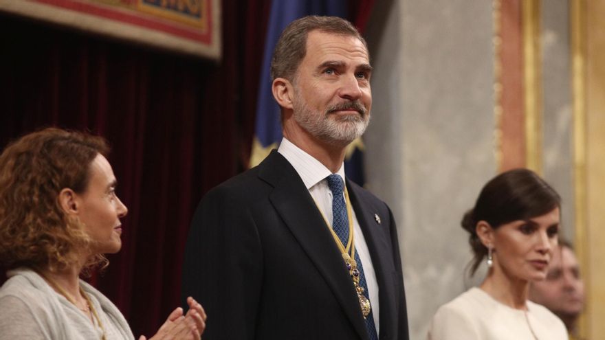 Archivo - (I-D) La presidenta del Congreso, Meritxell Batet; el Rey Felipe VI; y la Reina Letizia, en el Congreso de los Diputados durante la Solemne Sesión de Apertura de la XIV Legislatura, en Madrid (España), a 3 de febrero de 2020.