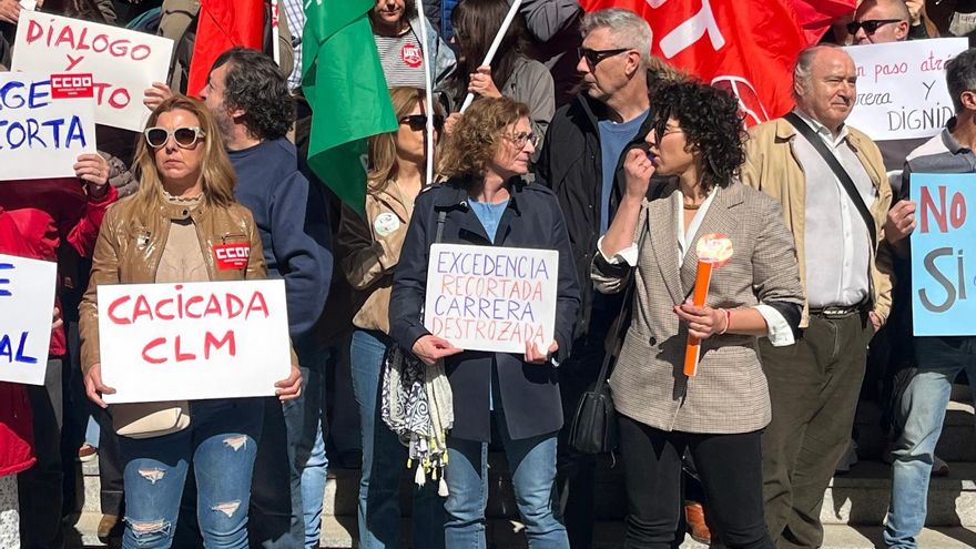 Protesta sindical contra la “cacicada” de Page por quitar la excedencia que permite "ganar experiencia" a los funcionarios