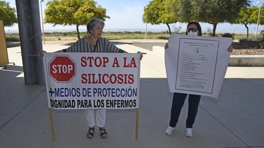 Los trabajadores del silestone ante la condena a Cosentino: años en los juzgados por una vida con silicosis