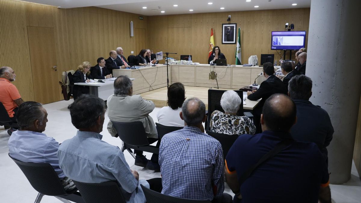 Rebajan las peticiones de cárcel en el juicio por la protesta ante un camino público de Posadas tras la ausencia de un acusado