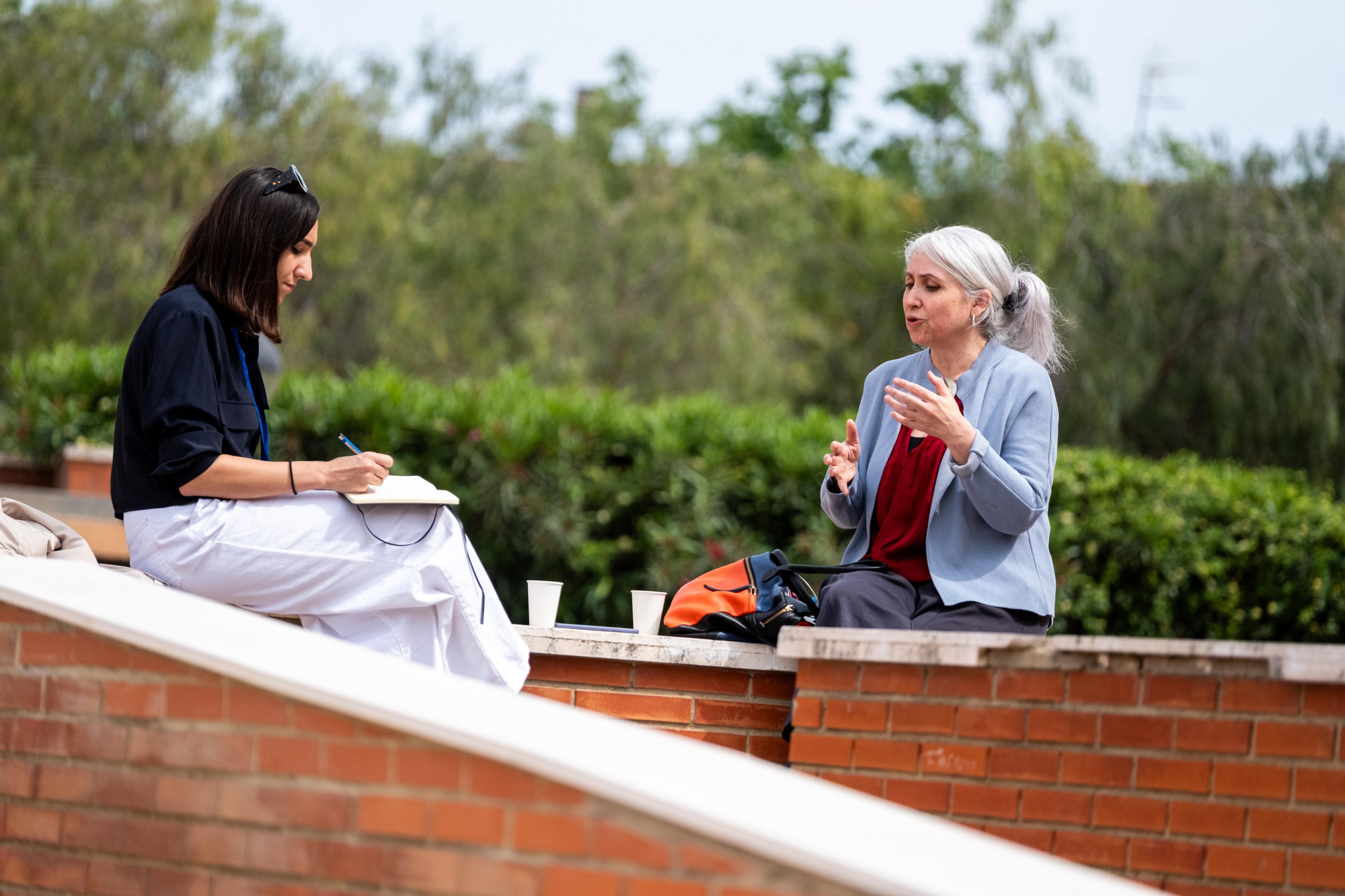 Laura Martínez dialoga con Grabriella Gómez Mont.