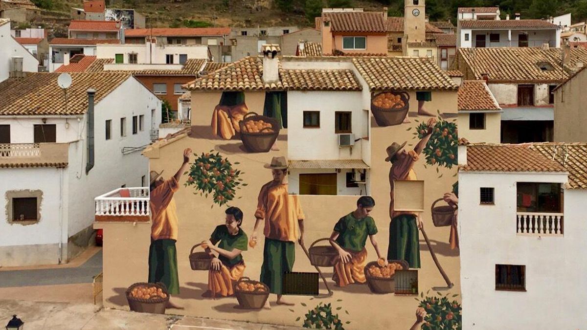 Mural del Colectivo Licuado, de Uruguay, pintado en Fanzara en la edición de 2019 del MIAU.