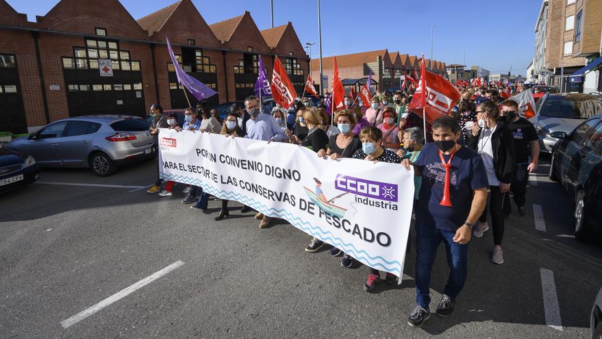 La batalla sobre el nuevo convenio de conservas de pescado se recrudece