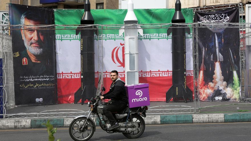 Propaganda de la Guardia Revolucionaria de Irán en las calles de Teherán, el 22 de marzo de 2026.