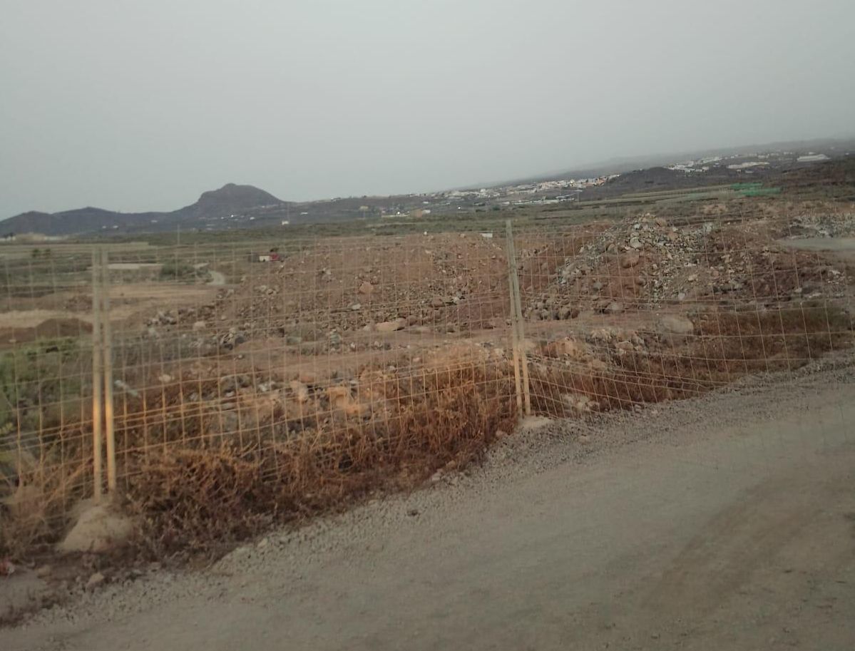Vallado de las obras, sin cartelería.