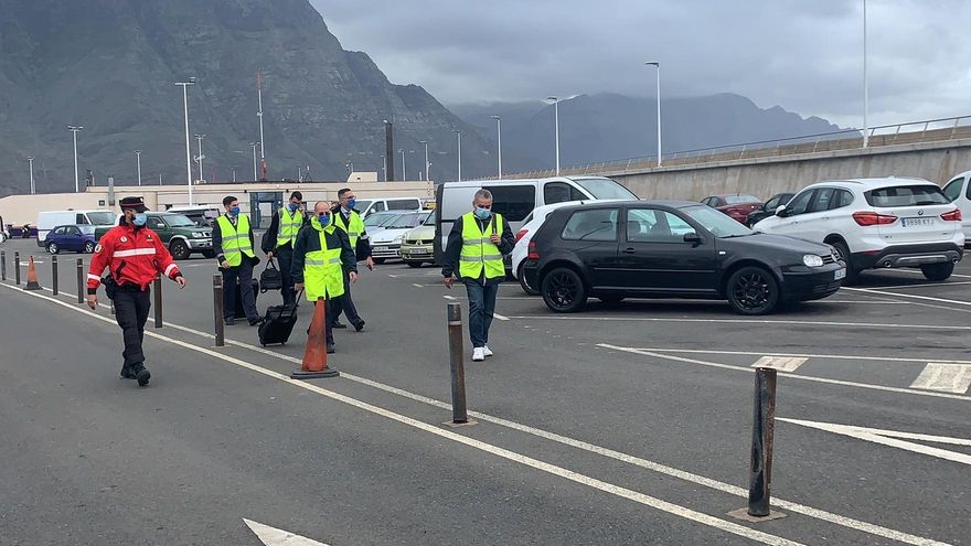 Los pasajeros del buque encallado, una vez en tierra